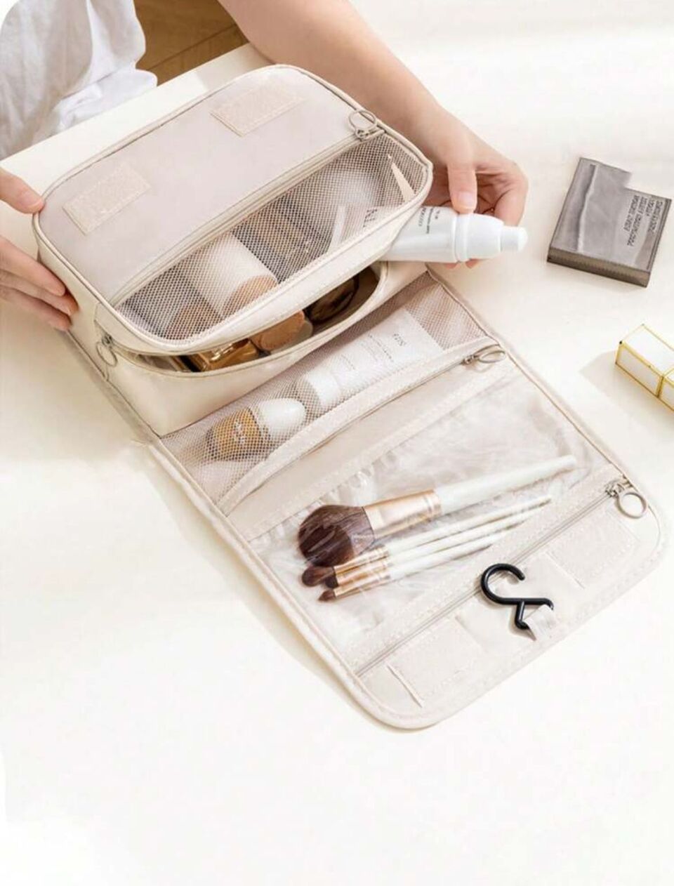 GlamPack Hanging Bag 💄