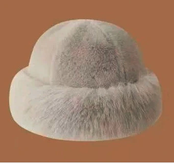 Luxe Furry Beret 🖤