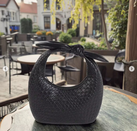 Metallic Knot Hobo 👜
