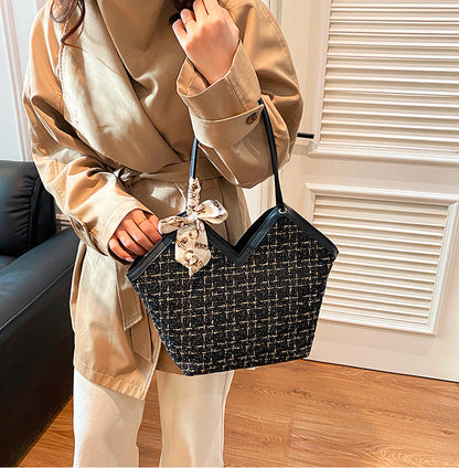 Tweed Charm Tote 🎀