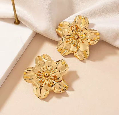 Luxe Flower Earrings 🌼