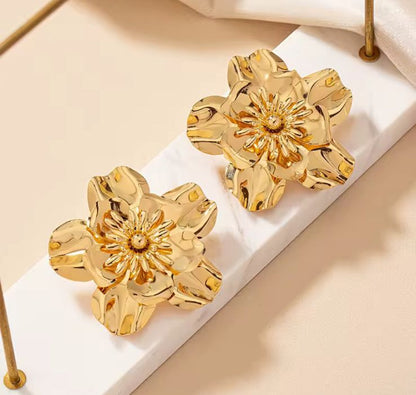 Luxe Flower Earrings 🌼