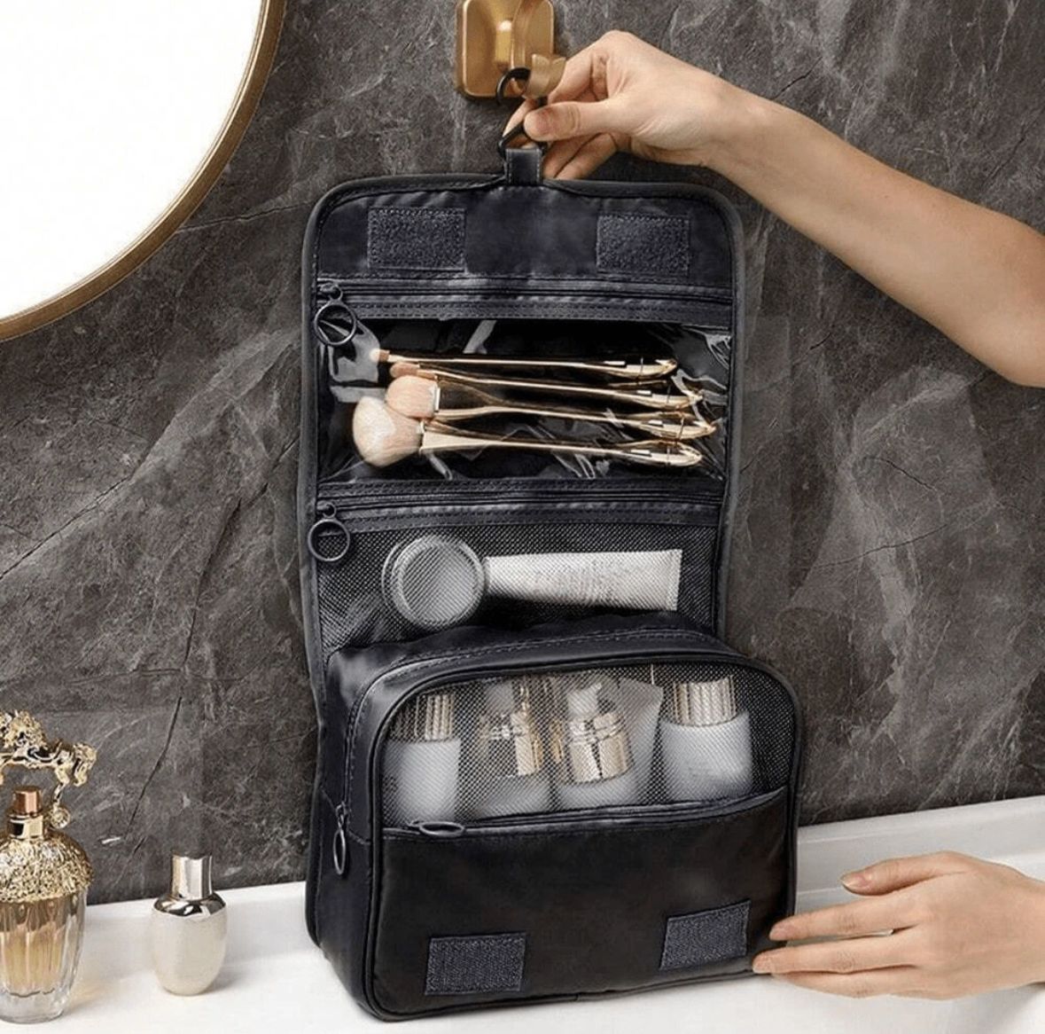 Hanging Travel Organizer 🧳